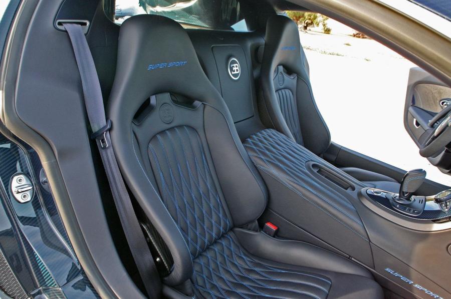  Bugatti Veyron 16.4 Super Sport 2011 года  (фото 18 из 43)
